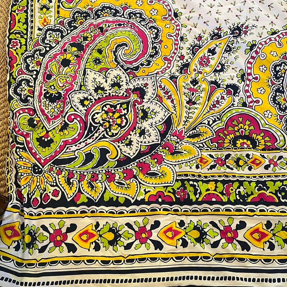 Idea Nuova floral and paisley cotton twin comforter. 66 by 86 inches